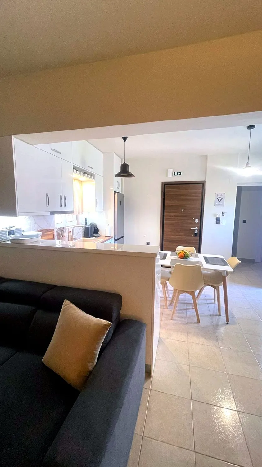 Apartment 21: living