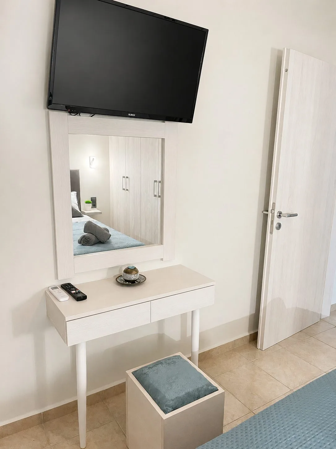 Apartment 21: bedroom