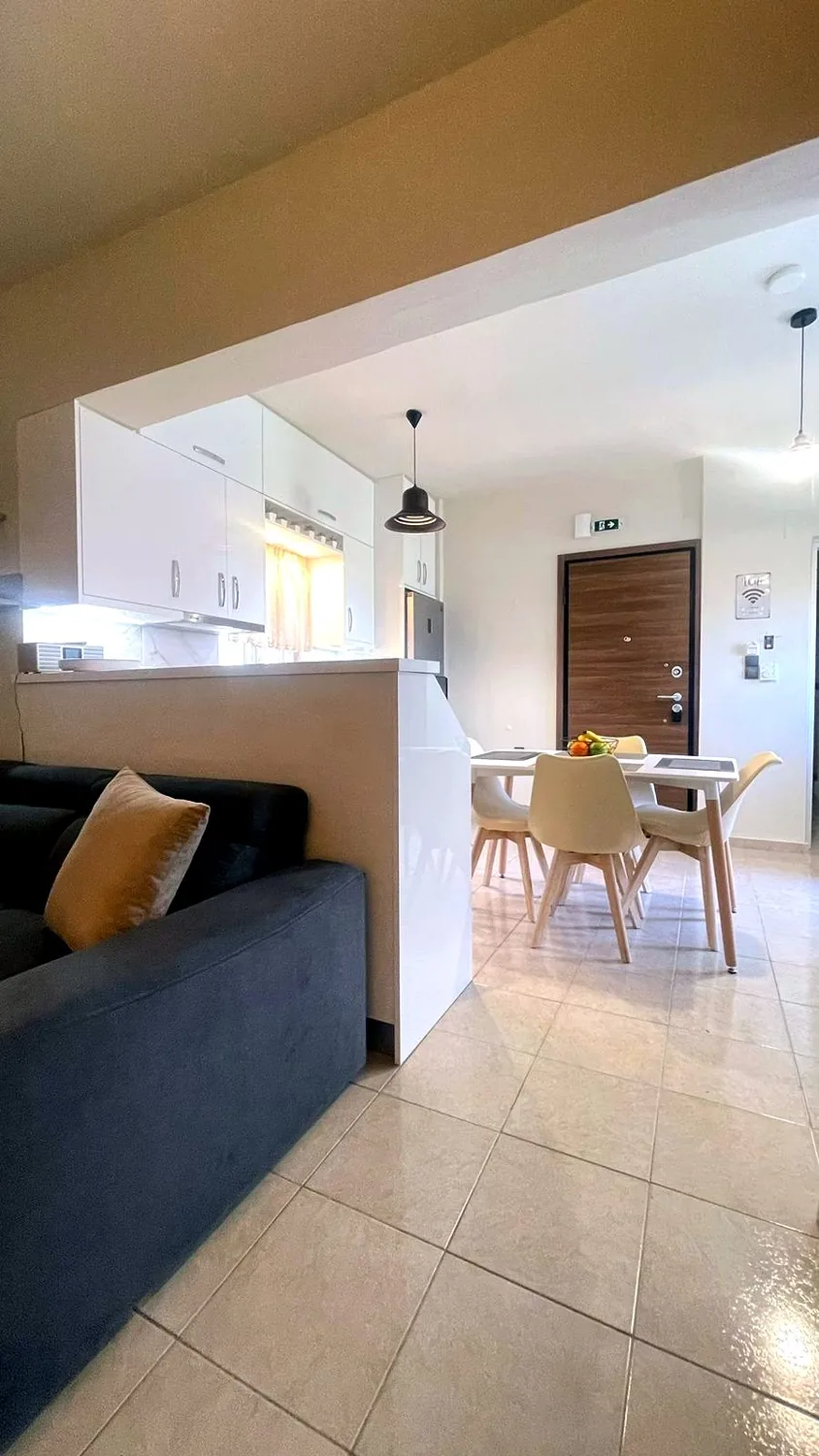 Apartment 21: dining