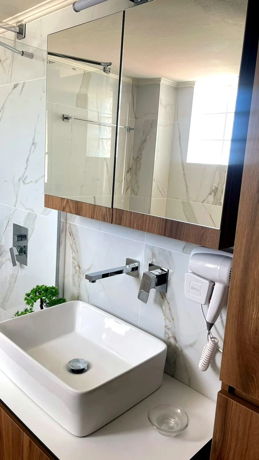 Apartment 21: bathroom