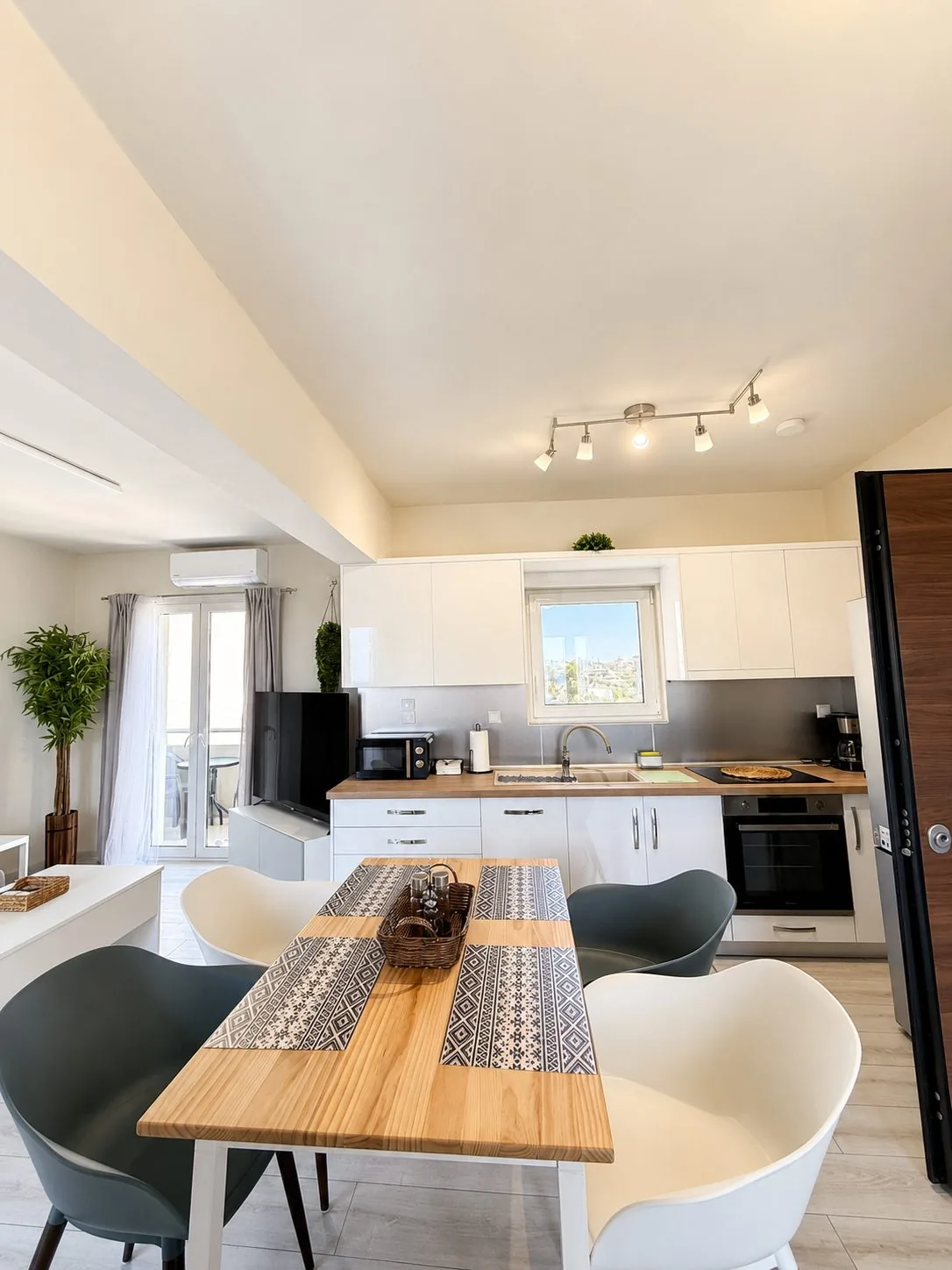 Apartment 41: kitchen