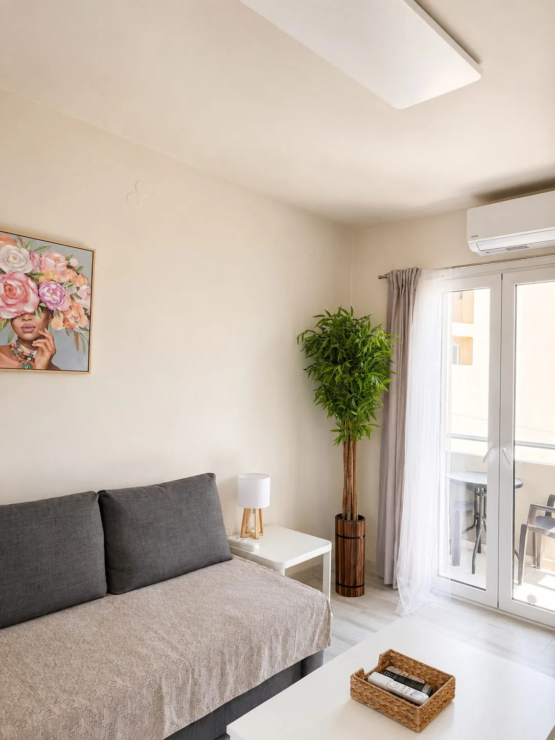 Apartment 41: living