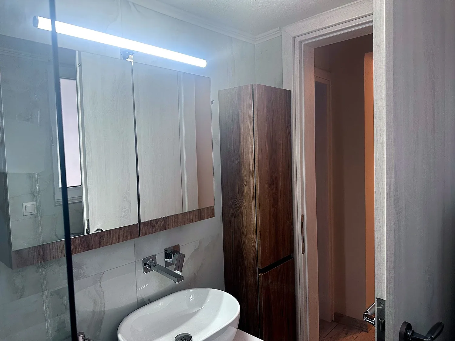 Apartment 41: bathroom