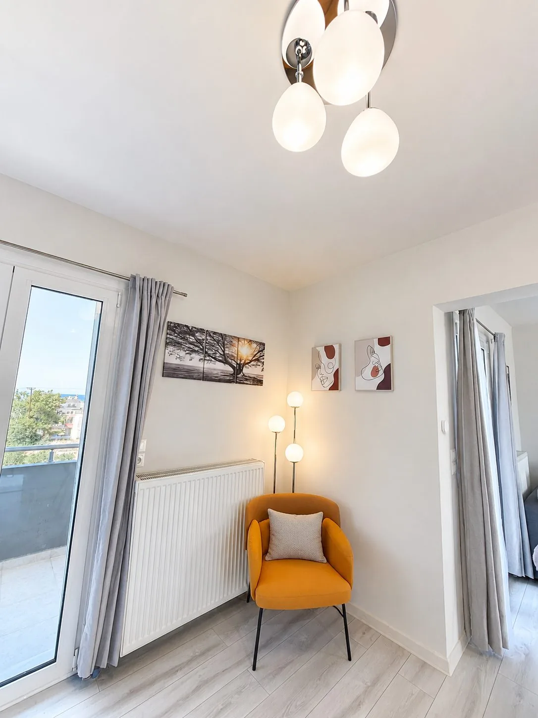 Apartment 41: living